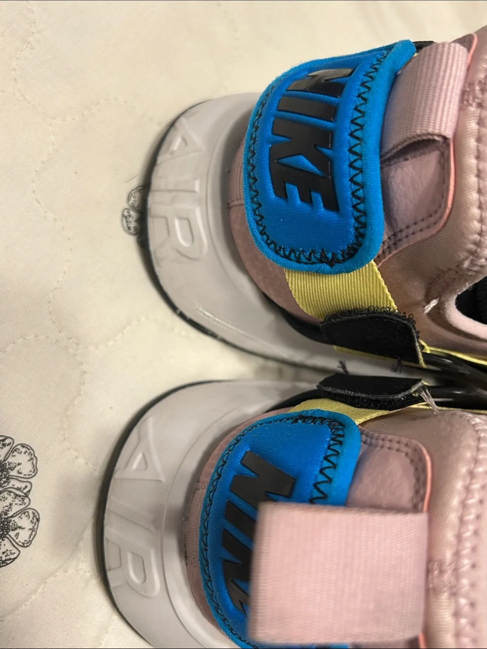 Nike Air Huarache city low plum chalk size 10 GUC - Picture 16 of 16
